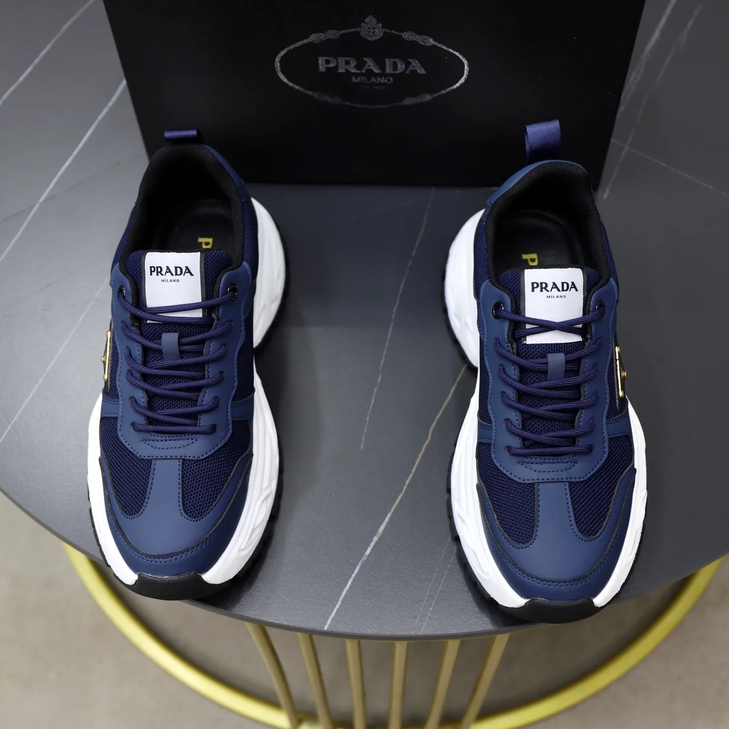Ex-factory price: 462💰🙅‍♂️🙅‍♂️🙅‍♂️ Brand: PRADA Standard code: 38-44 (45 customized) Grade: Same as the official website Material: Original material splicing Comfortable and breathable lining Lightweight and wear-resistant sports outsole Style category: Men's fashionable casual shoes Running sneakers Distinguished luxury brand elements Top luxury Color: actual picture color